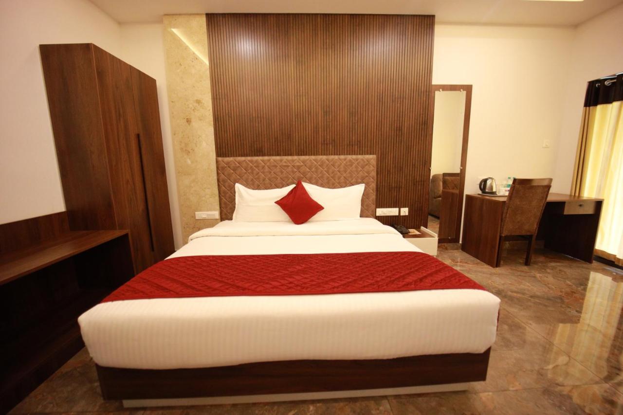 Bliss Regency Business Hotel Palakkad Eksteriør billede